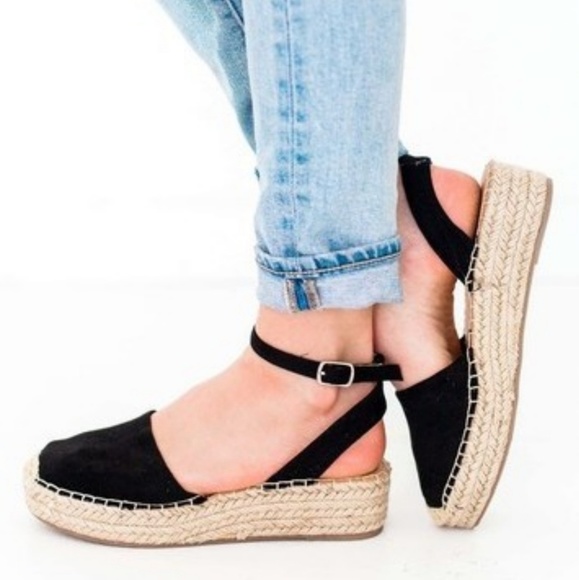 Shoes - Last 1! Sale!! Flatform Sandals Black